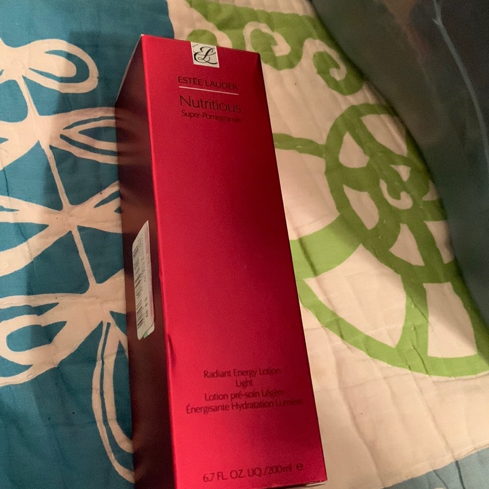 ESTEE LAUDER Nutritious Super Pomegranate NIB